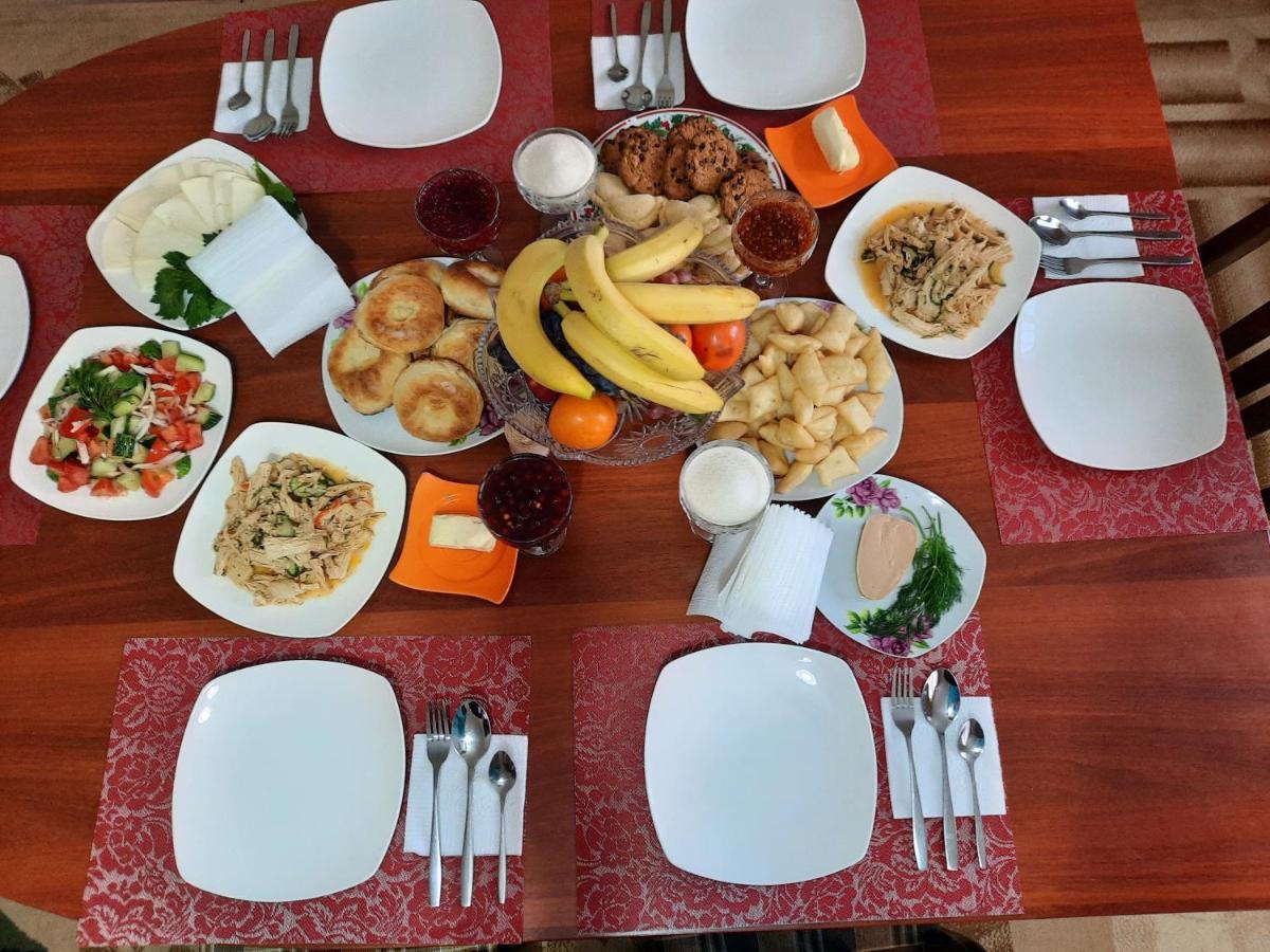 Jasmin Hotel Karakol Ngoại thất bức ảnh